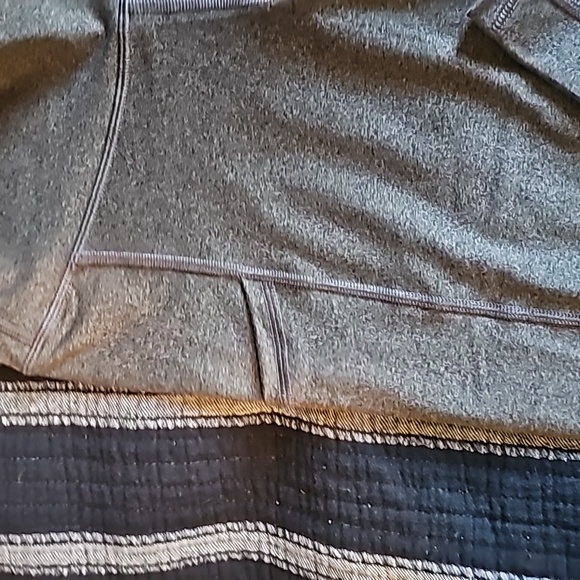 NWT Fabletics high-waisted side pockets7/8 leggings, size M. - Picture 3 of 7